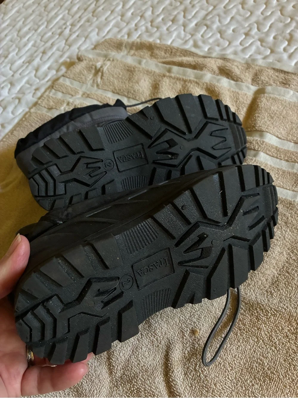 Itasca Black and Gray Kids Snow Boots
